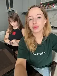 Nura_n_Sarah stripchat stream image