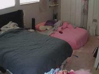 voyeurcam-house-charleys-room camsoda stream image
