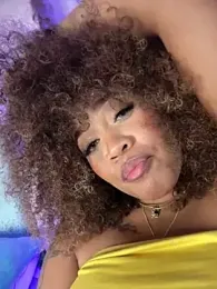 riri_brunnete stripchat stream image