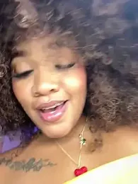 riri_brunnete stripchat stream image