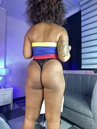 riri_brunnete stripchat stream image