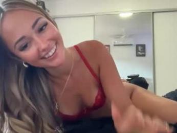 luvlivvyy chaturbate stream image