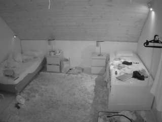 voyeurcam-julmodels-whitebed-2 camsoda stream image