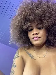 riri_brunnete stripchat stream image