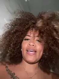 riri_brunnete stripchat stream image