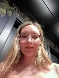 The_Snowwhitee stripchat stream image