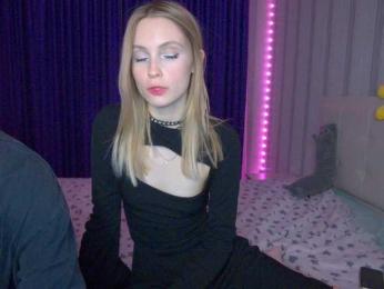 hollyJoys bongacams stream image