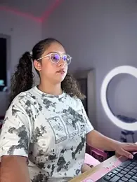 Shara_dreams stripchat stream image