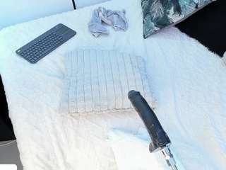 angie-roses camsoda stream image