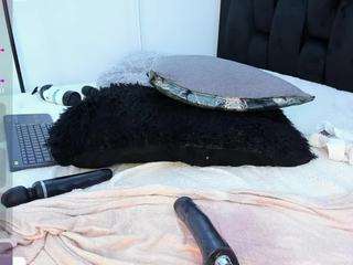 angie-roses camsoda stream image