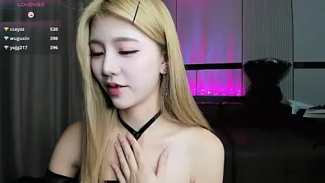 Kiki--2025 stripchat stream image