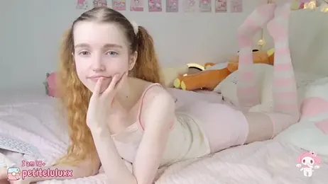 petiteluluxx stripchat stream image