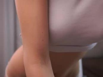 little_poetry chaturbate stream image