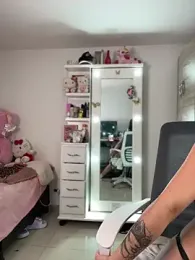 Emmily_19 stripchat stream image