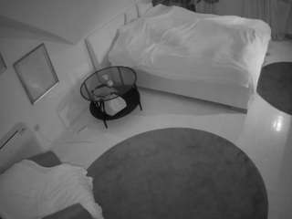 voyeurcam-julmodels-whitebed-4 camsoda stream image