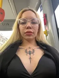 babydolll stripchat stream image